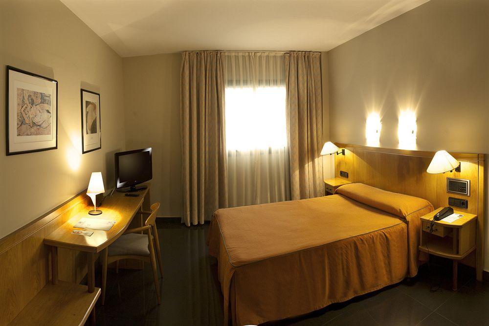 Hotel Ruta De Europa Vitoria-Gasteiz Exterior photo